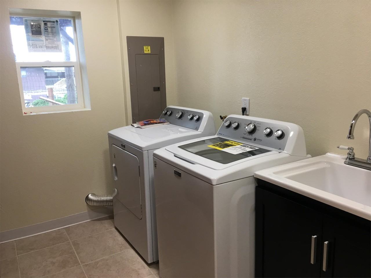 441 Ne Adams Ave #B - Photo 7 of 14