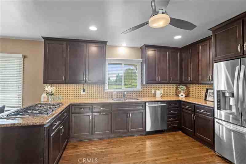 528 E Parkdale Dr - Photo 2 of 17