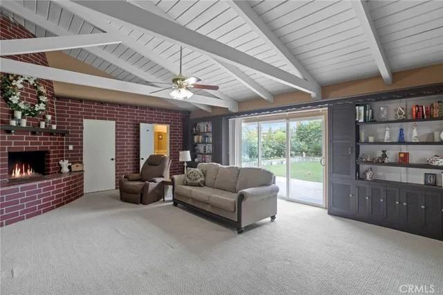 528 E Parkdale Dr - Photo 3 of 17