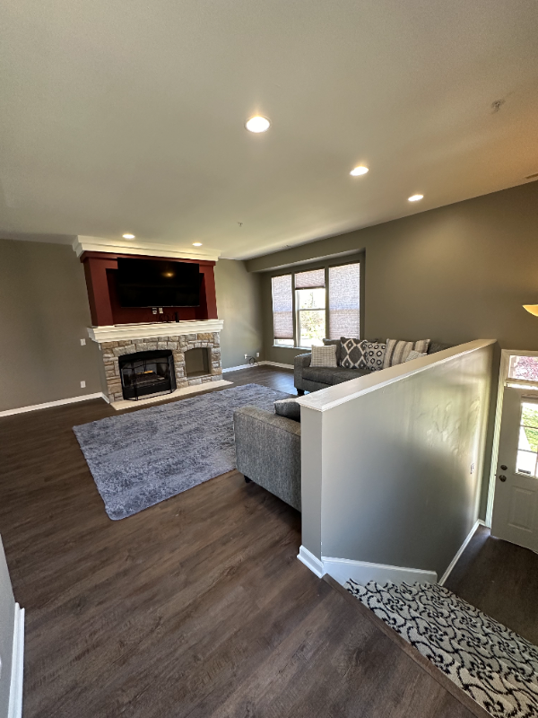 385 Windmill Dr - Photo 2 of 19