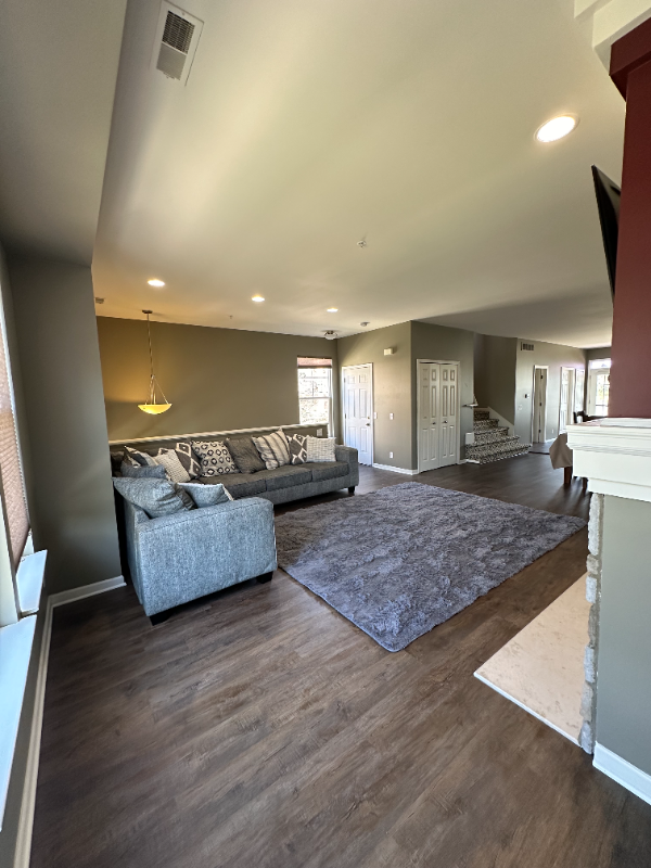 385 Windmill Dr - Photo 3 of 19