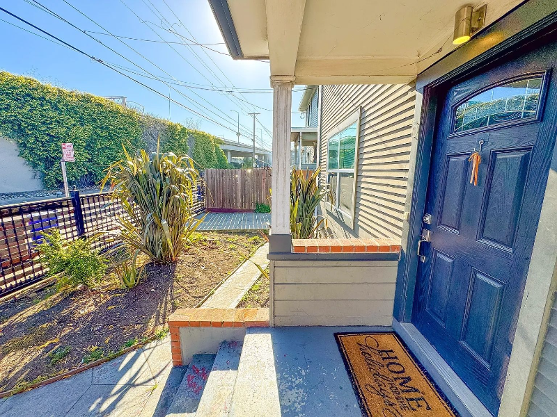 835 35th St #1 - Photo 2 of 13