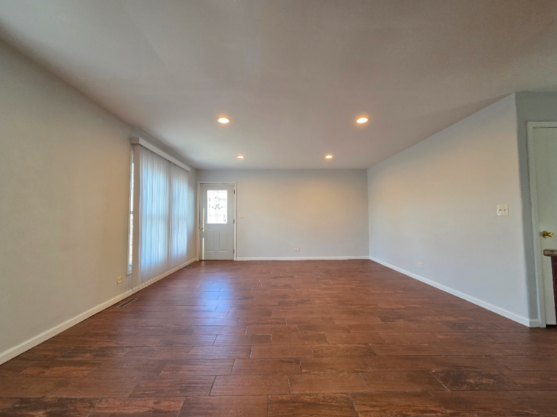 331 Lawn Ter - Photo 2 of 20
