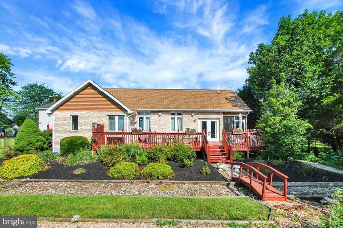 824 Hancock Dr - Photo 2 of 16