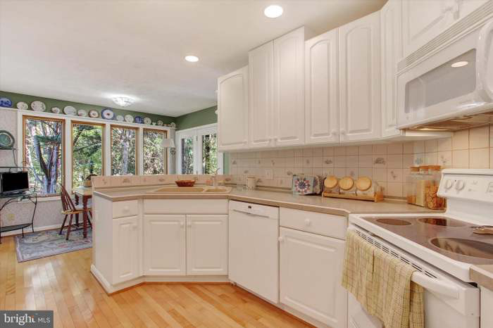 824 Hancock Dr - Photo 3 of 16