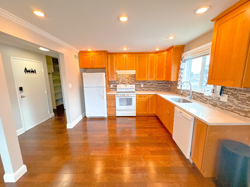 12 Linden Ave #D - Photo 3 of 10