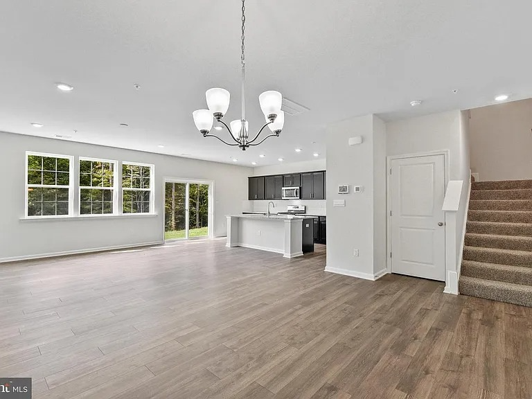 225 Correri St - Photo 5 of 19