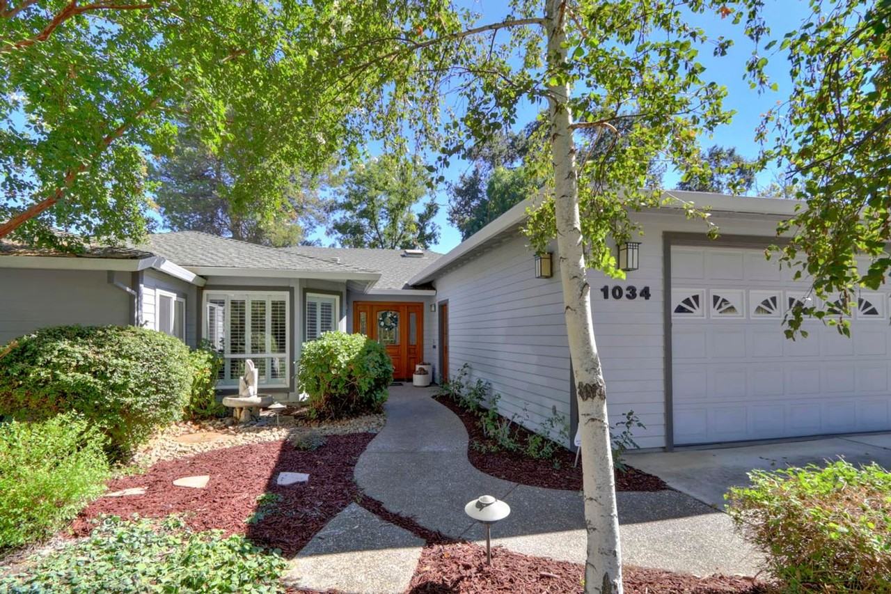 1034 Miller Dr - Photo 2 of 27