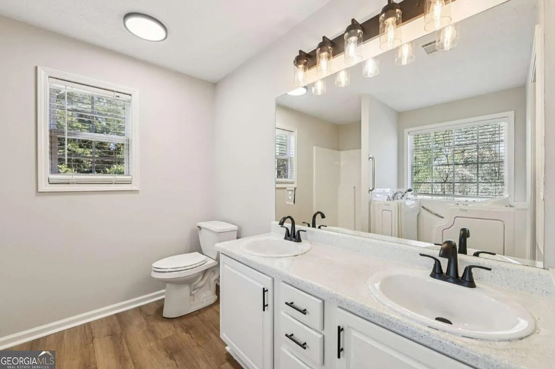 7091 Greenridge Dr - Photo 2 of 11