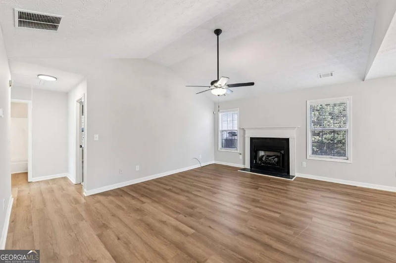 7091 Greenridge Dr - Photo 3 of 11