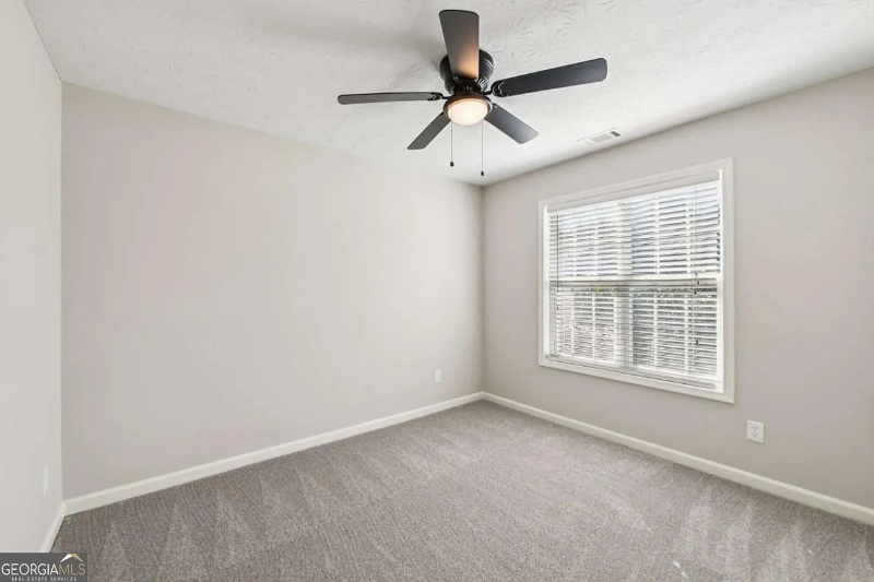 7091 Greenridge Dr - Photo 4 of 11