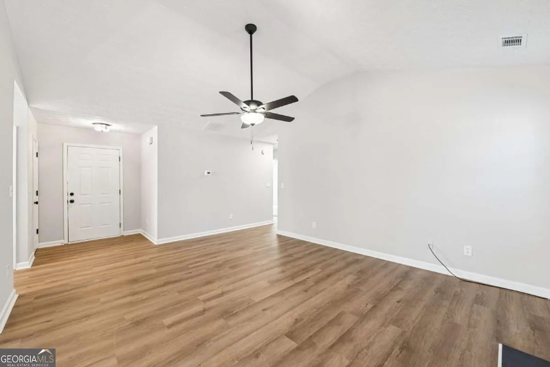 7091 Greenridge Dr - Photo 6 of 11