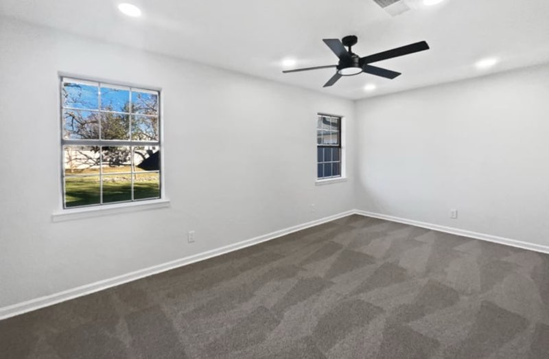 469 W Fulton St - Photo 3 of 10