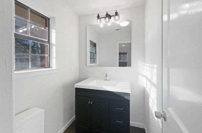 469 W Fulton St - Photo 7 of 10