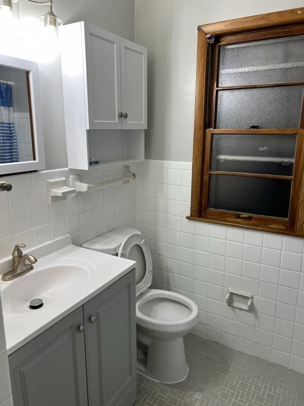 837 E 218th St - Photo 5 of 10