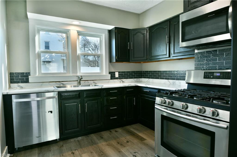 223/225 E Liberty St #223 - Photo 6 of 11