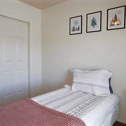 5572 Sw - Photo 2 of 6