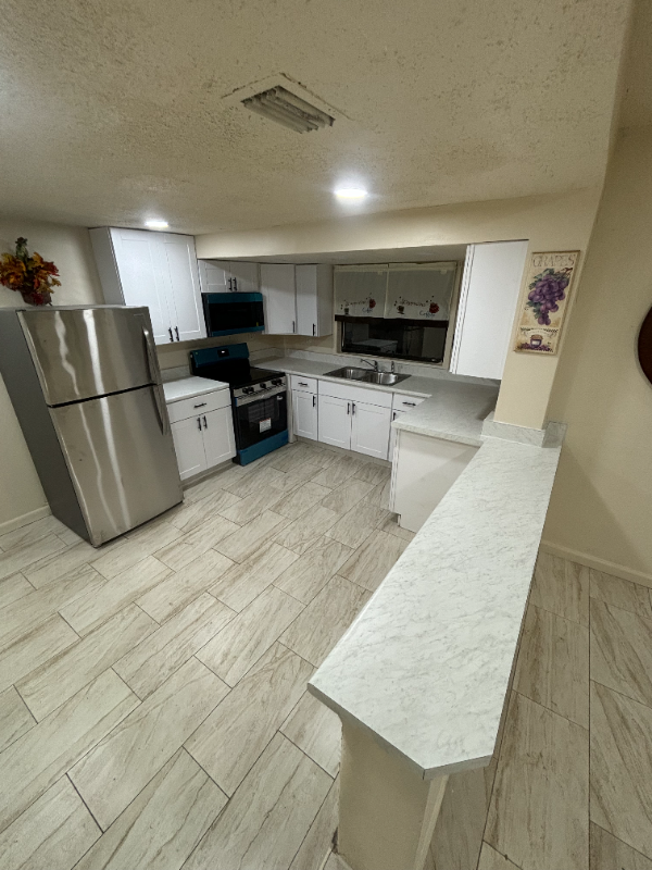 2545 Lamee Ln - Photo 3 of 6