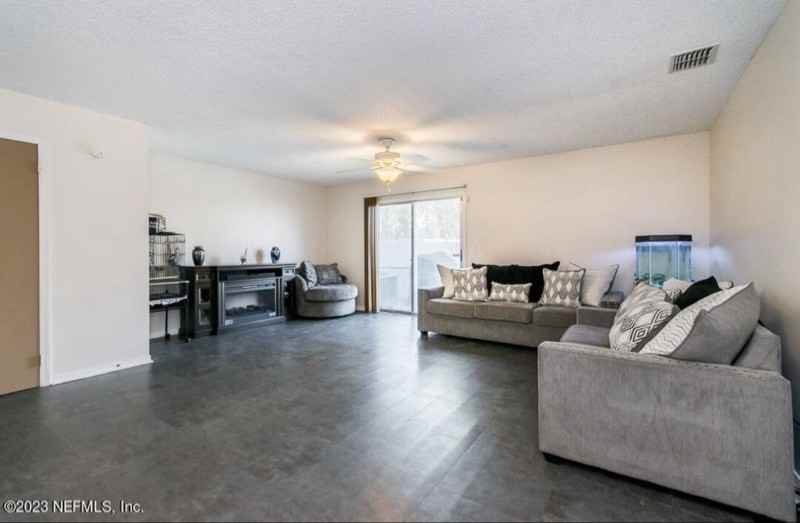 5545 Bennington Dr #1 - Photo 4 of 10