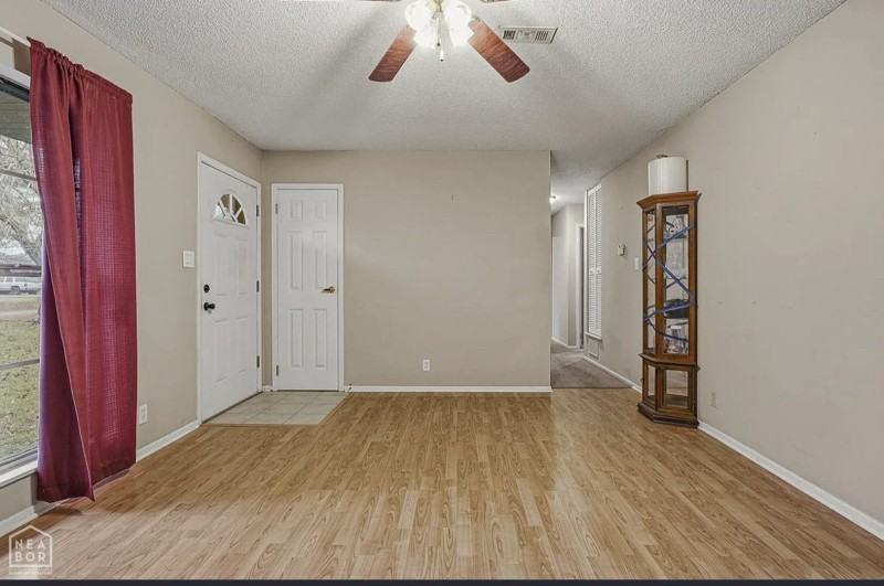 112 Sparkey Dr - Photo 3 of 9