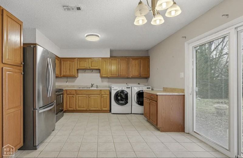 112 Sparkey Dr - Photo 4 of 9