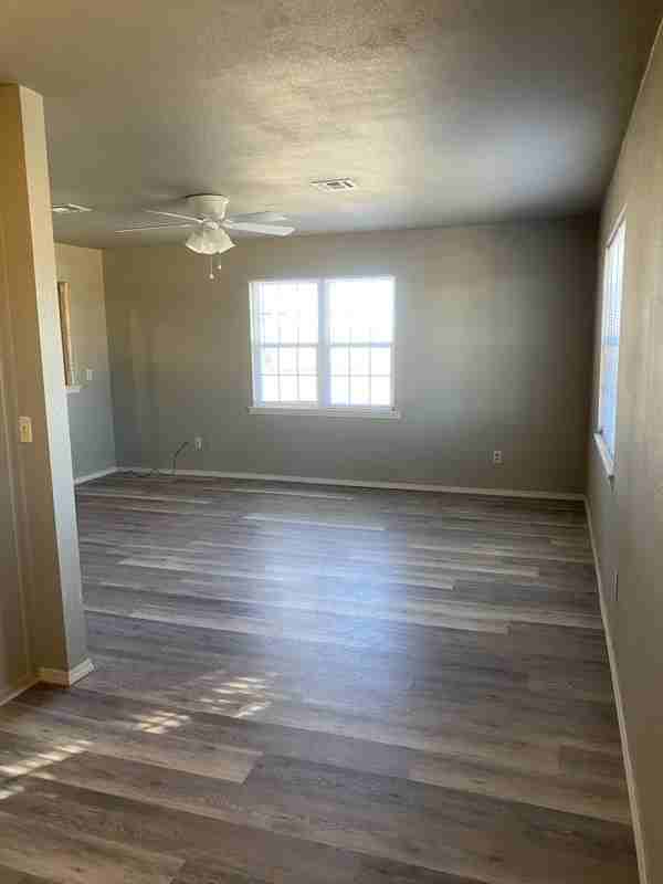 3311 8th St - Photo 4 of 20