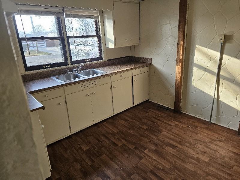 1627 Norton Ave - Photo 4 of 17