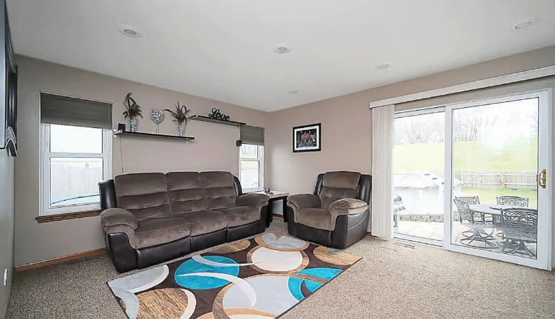 4006 Brenton Dr - Photo 3 of 10