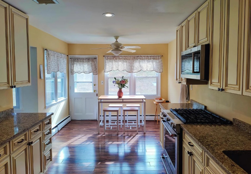 184 Finmor Dr - Photo 2 of 9