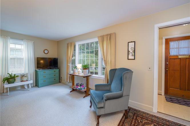 27 Edgemont Rd - Photo 2 of 10