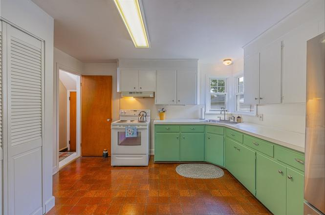 27 Edgemont Rd - Photo 4 of 10