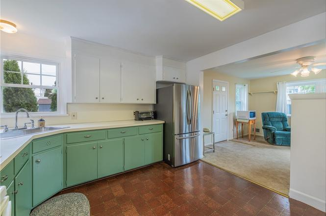 27 Edgemont Rd - Photo 5 of 10