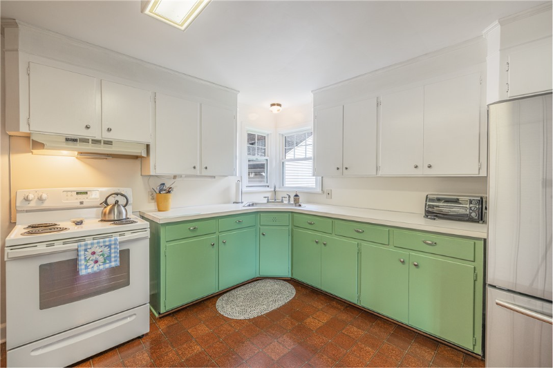 27 Edgemont Rd - Photo 6 of 10