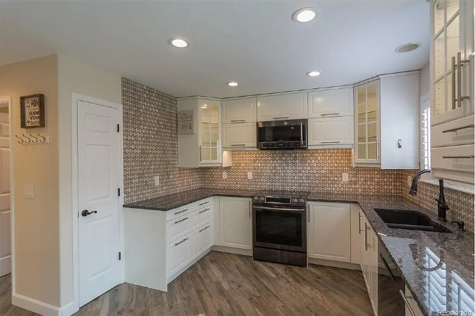 249 Chelsea St - Photo 2 of 13