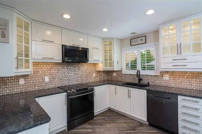 249 Chelsea St - Photo 3 of 13