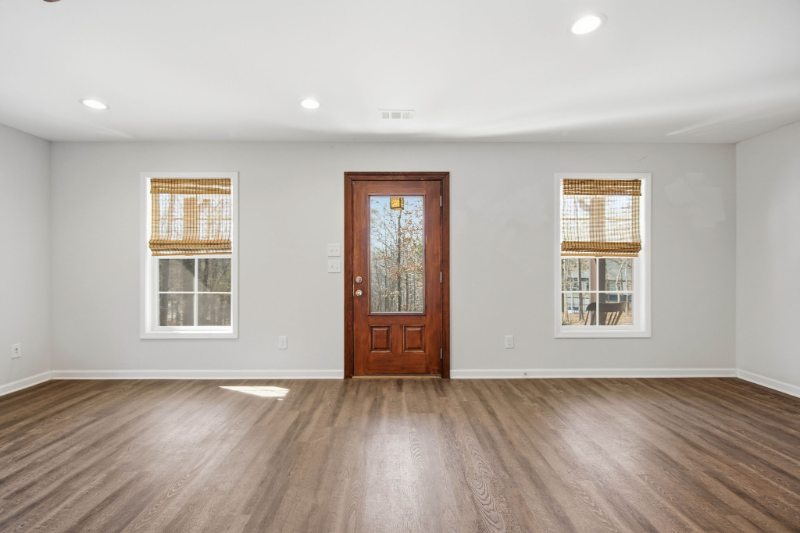 7621 Maple Pl - Photo 4 of 20