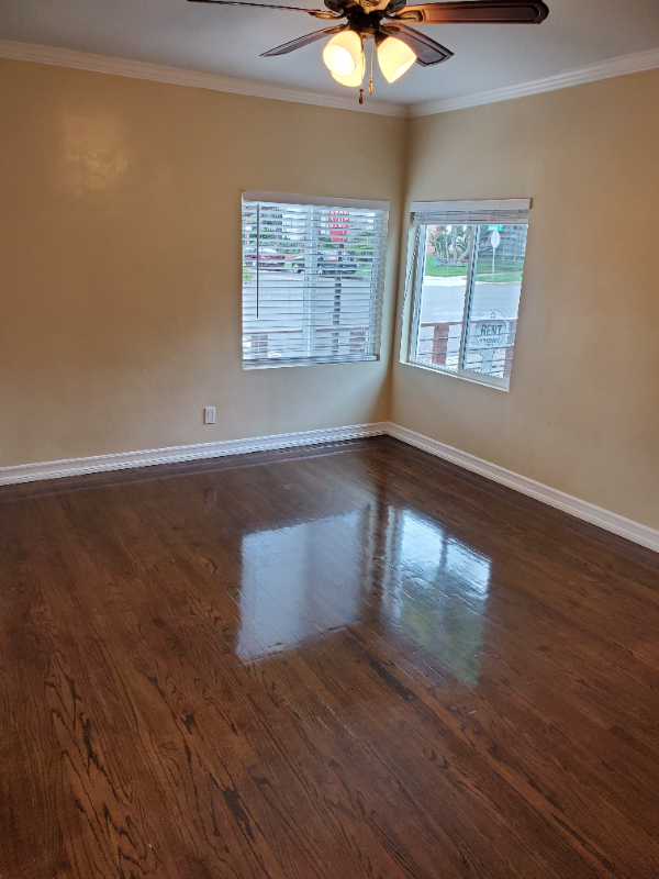 421 N Ditmar St - Photo 7 of 19