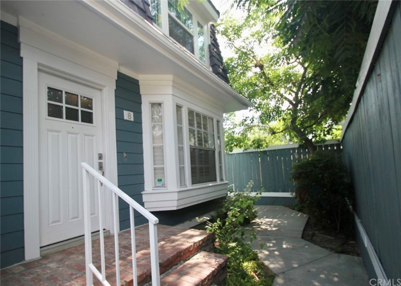 267 N Holliston Ave #8 - Photo 2 of 18