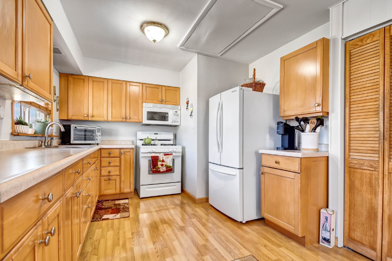 5710 W 82nd St - Photo 7 of 12