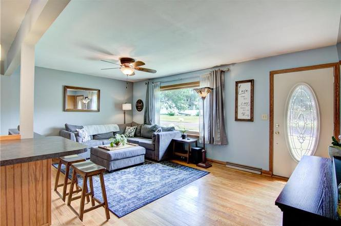 2944 Uranus Ave - Photo 2 of 11