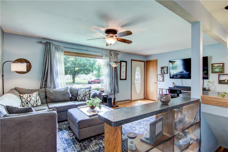 2944 Uranus Ave - Photo 7 of 11