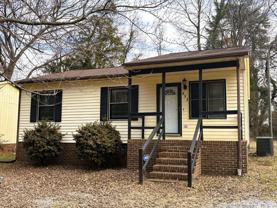 832 Cummins St - Photo 1 of 1