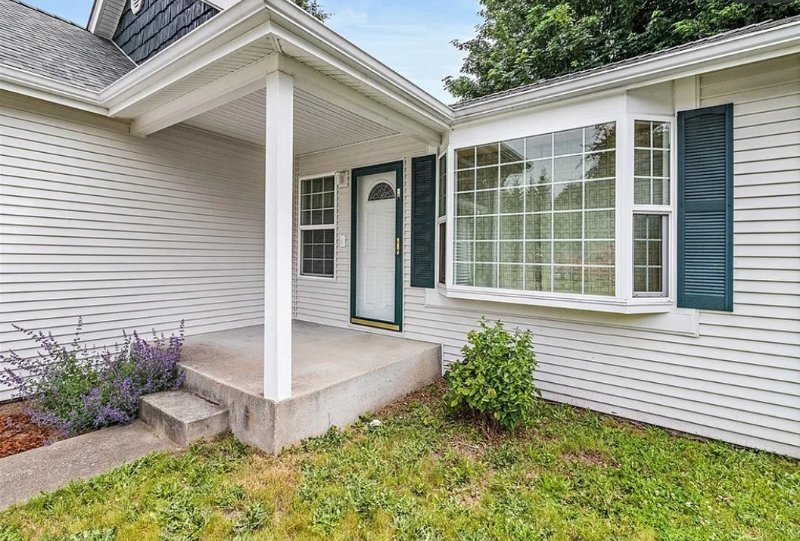 6834 Troy Ln Ne - Photo 2 of 8