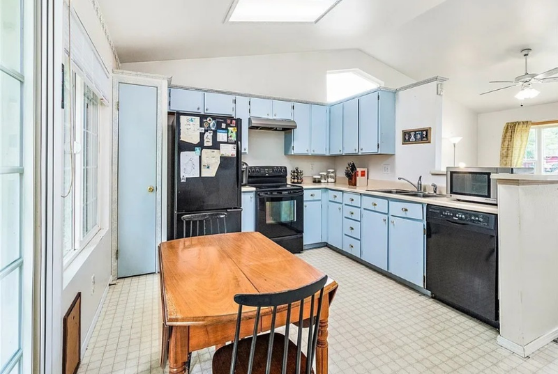 6834 Troy Ln Ne - Photo 4 of 8