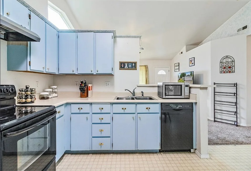 6834 Troy Ln Ne - Photo 5 of 8