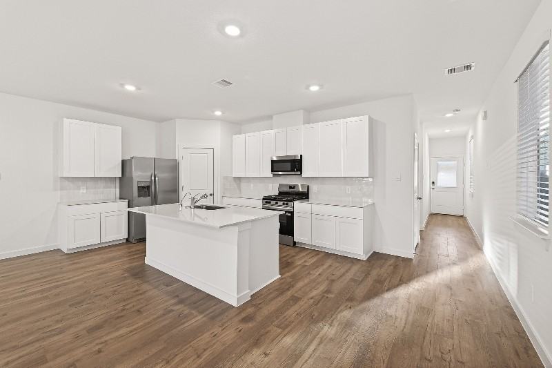 3551 Shearwater St - Photo 3 of 22