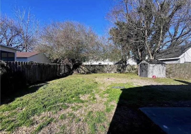 306 E Leicester Ave - Photo 2 of 10