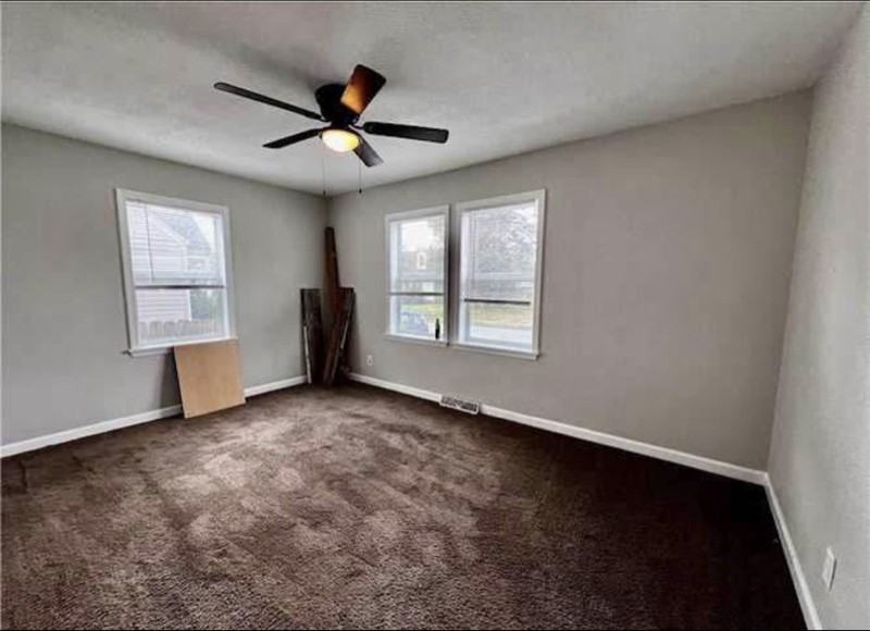 306 E Leicester Ave - Photo 5 of 10