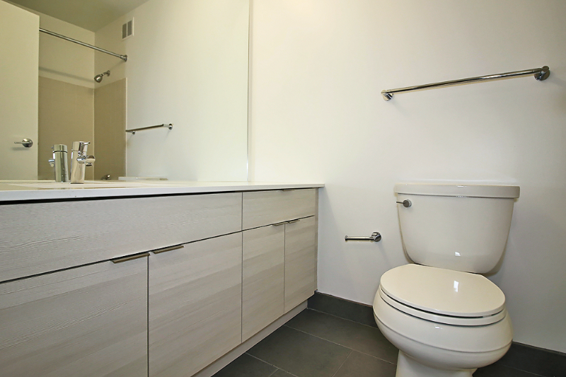 489 E Ohio St - Photo 5 of 8