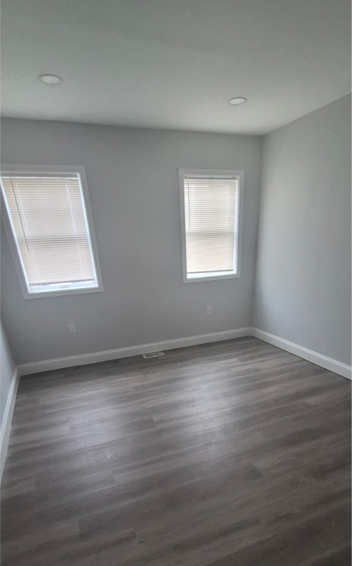 647 S Pulaski St - Photo 4 of 15